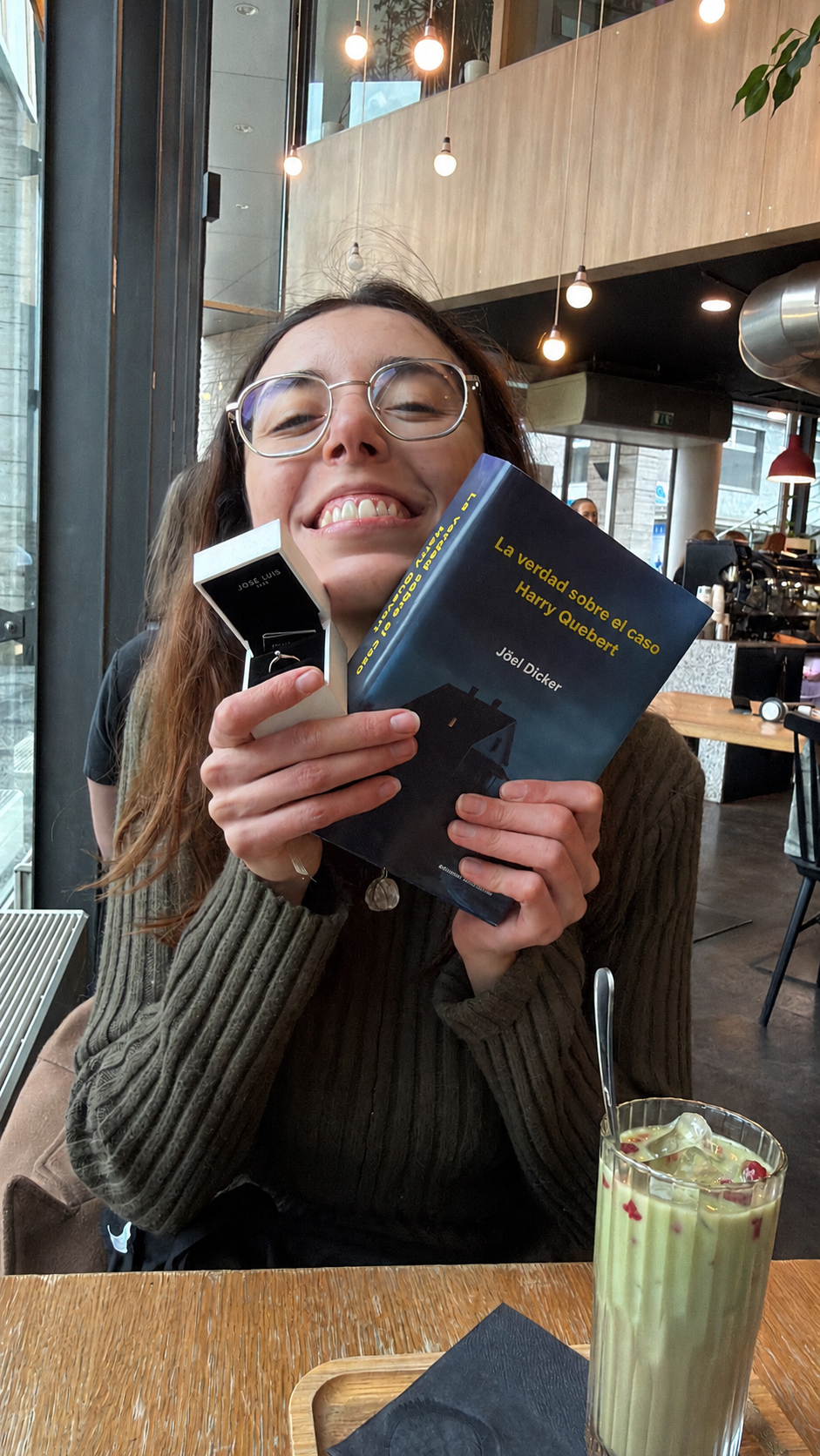 El momento de la pedida con el libro especial
